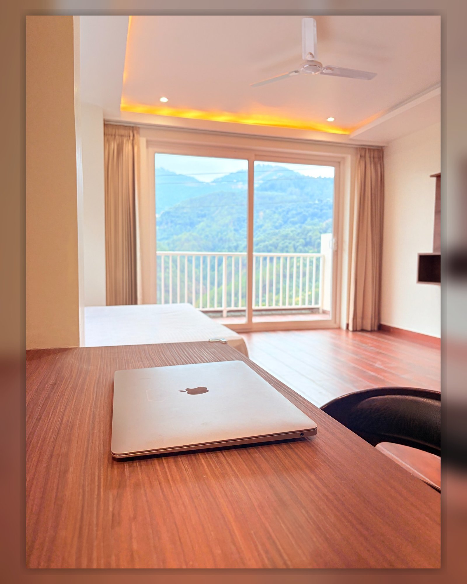 Workstation at Hotel Pineora Dalhousie